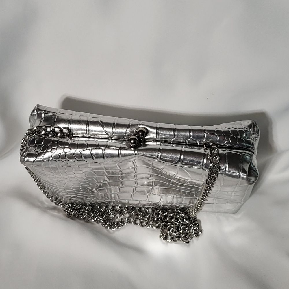 A New Day Women's Small Quilted Silver Clasp Crossbody Bag 5"x8"x2.5" GUC 🐈 - Picture 5 of 6